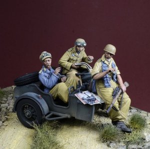 画像1: D-Day miniature studio[DD35255]1/35 WWII ドイツ サイドカーに乗る降下猟兵セット イタリア1943-44/チュニジア1943(3体入) (1)