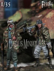 画像1: Darius Miniatures[DMF35084]1/35 WWII ドイツ 降下猟兵セット(2体入) (1)