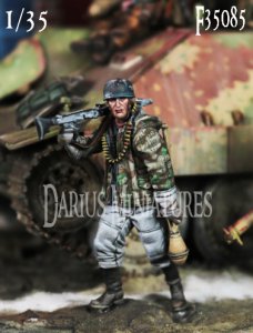 画像1: Darius Miniatures[DMF35085]1/35 WWII ドイツ MG42とパンツァーファウストを持つ降下猟兵 (1)