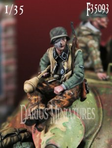 画像1: Darius Miniatures[DMF35093]1/35 WWII ドイツ 武装親衛隊装甲擲弾兵＃2 パンツァーファウスト射手 (1)