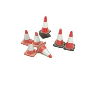 画像1: HDMODELS[HDM35045]1/35　 big road cones (4pcs) & little road cones (4pcs) (1)