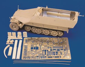 画像1: RoyalModel[RM086]1/35 独 Sd. Kfz 251D型 車内等 タミヤ用 (1)