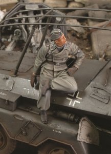 画像1: RoyalModel[RM144]1/35 独 車両に座る上級曹長 ロシア 1943 (1)