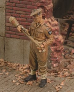 画像1: RoyalModel[RM153]1/35 英 WWIIパンツァーファーストを持つ英海軍コマンド (1)