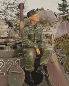 画像1: RoyalModel[RM156]1/35 独 砲塔に座る武装SS戦車兵 (1)