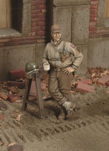 画像1: RoyalModel[RM193]1/35 米 カップを持ちリラックスする兵士 (1)