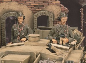 画像1: RoyalModel[RM234]1/35 独 III号突撃砲 戦車兵 2体 (1)