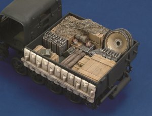 画像1: RoyalModel[RM275]1/35 独 RSO type01牽引車用車載荷物 (1)