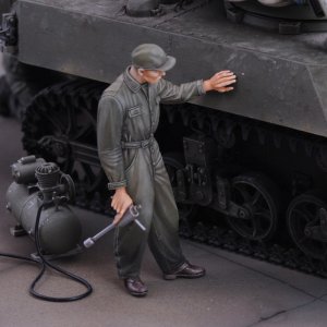 画像1: RoyalModel[RM1010]1/35 WWII アメリカ陸軍整備兵 (1)