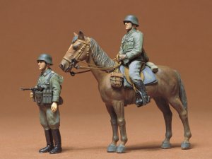 画像1: タミヤ[TAM35053]1/35 ドイツ将校 乗馬セット (1)