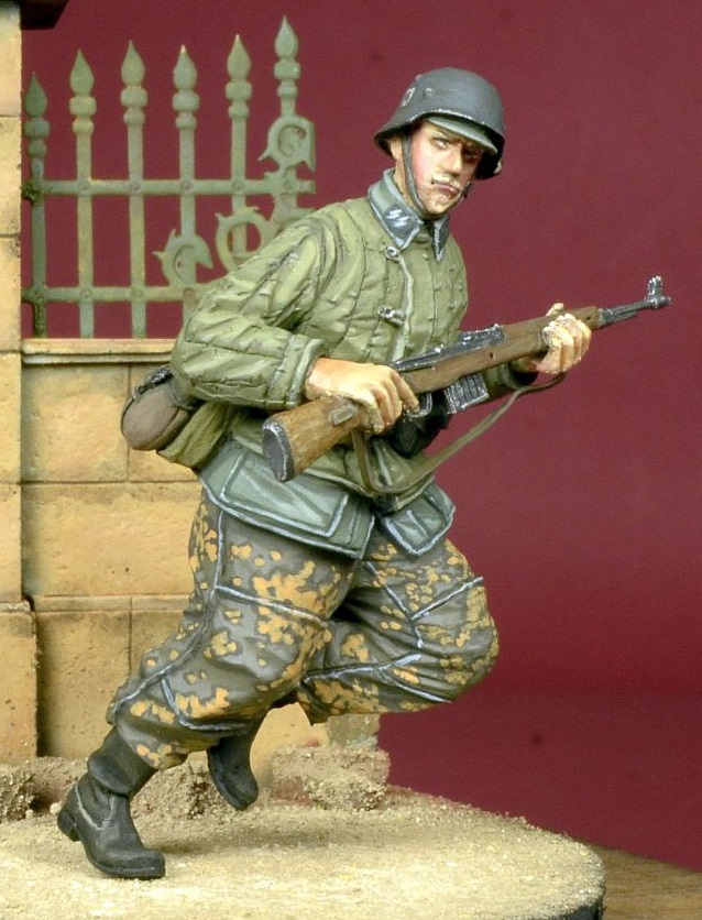 D-Day miniature studio［DD35051］ 1/35 WWII独 走る武装親衛隊擲弾兵(ソ連軍防寒ジャケット着用)