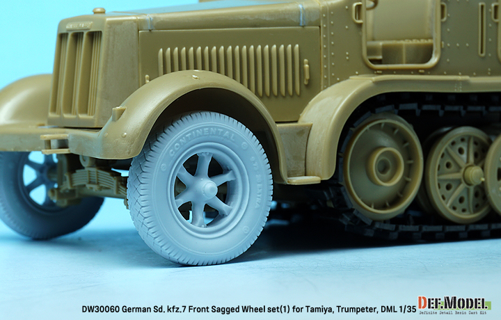 DEF.MODEL[DW30060]1/35 WWII ドイツSd.kfz.7  8tハーフトラック用自重変形前輪タイヤセットパターン1(タミヤ/トランペッター/ドラゴン用)