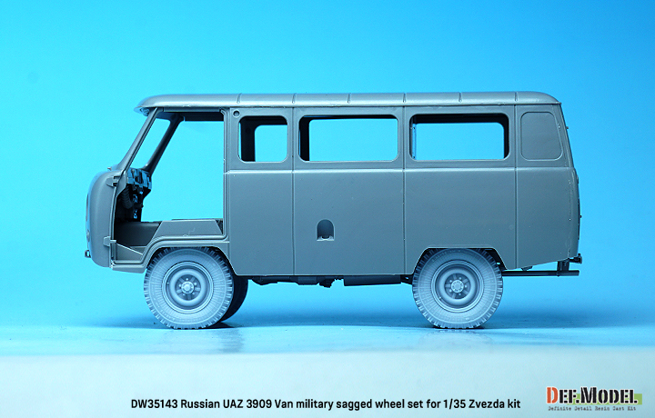 DEF.MODEL[DW35143]1/35 現用 ソ/露 ロシア連邦軍UAZ3909軍用バン用自重変形軍用タイヤセット(ズべズダ用)