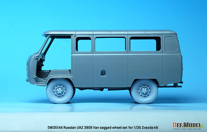 DEF.MODEL[DW35144]1/35 現用 ロシア連邦軍UAZ3909軍用バン用自重変形民生タイヤセット(ズべズダ用)