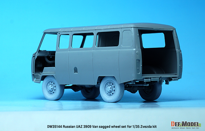 DEF.MODEL[DW35144]1/35 現用 ロシア連邦軍UAZ3909軍用バン用自重変形民生タイヤセット(ズべズダ用)