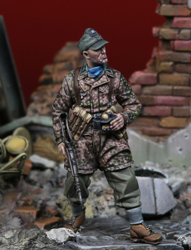 Darius Miniatures[DMF35049]1/35 WWII ドイツ武装親衛隊 降下猟兵 双眼鏡を持つ猟兵