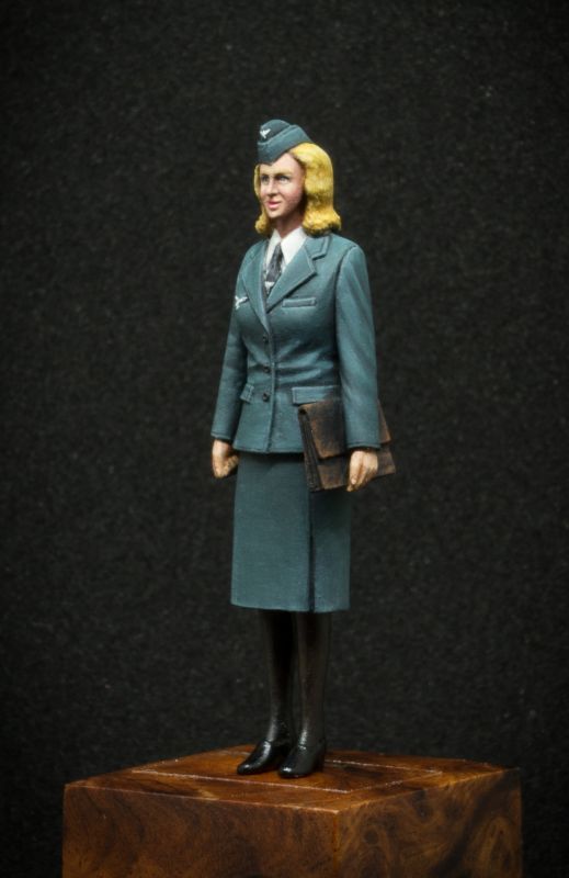 Passion Models[P35F012]1/35　WW2ドイツ空軍女性通信補助員