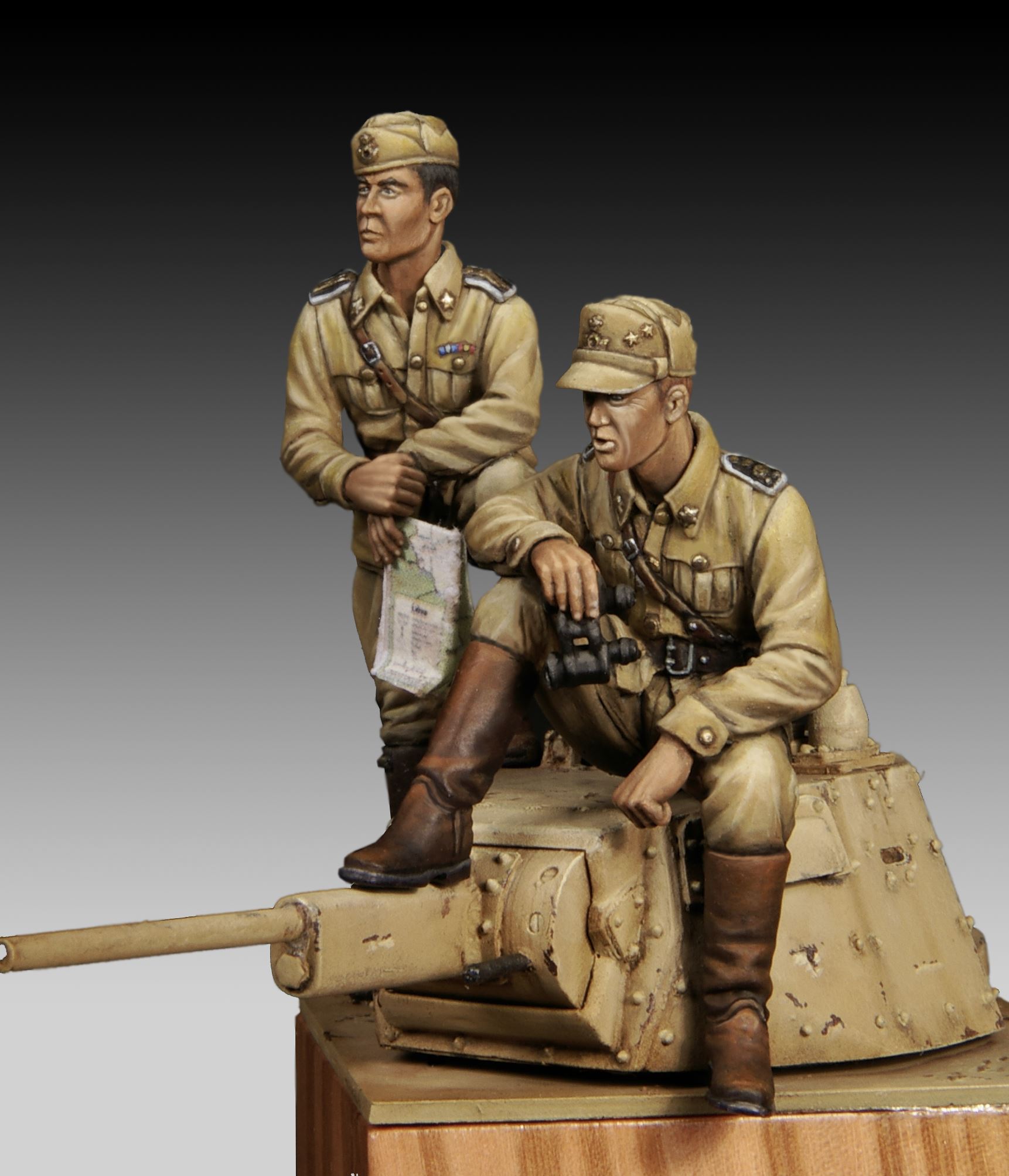 RoyalModel[RM619]1/35 伊 WWIIイタリア陸軍 打合せする将校と中尉 2体セット