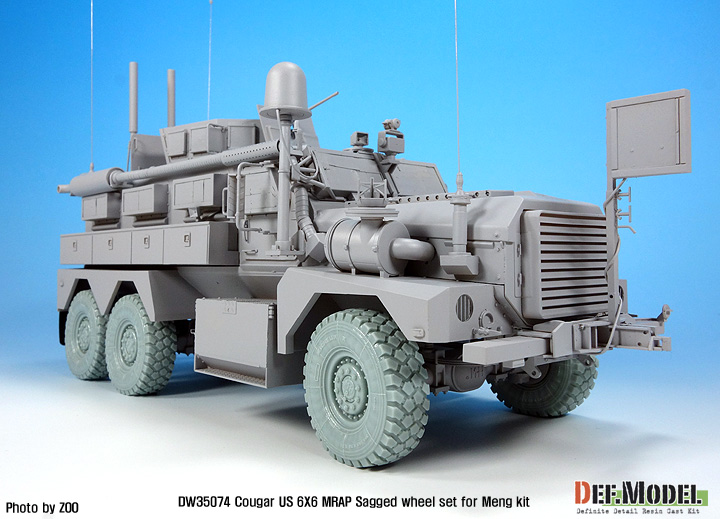 DEF.MODEL[DW35074]アメリカ クーガー 6X6 Mrap 自重変形タイヤ Set 2 スペアホイール（モンモデル用）